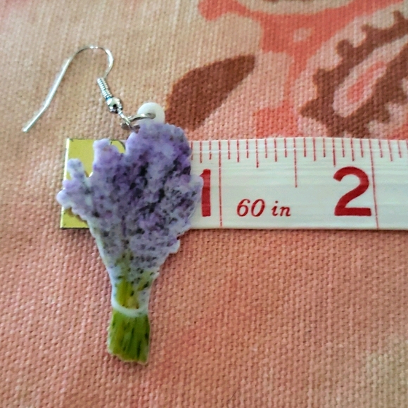 Lavender Flower Earrings. Lavender Boquete Floral - Picture 5 of 7